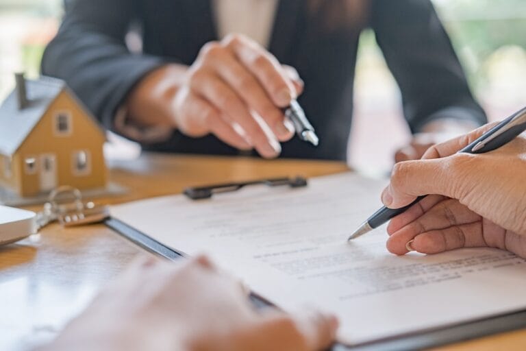 Contrato de arrendamiento y desalojo notarial según la Ley 30933